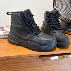 Nike Men's Black Leather Boots